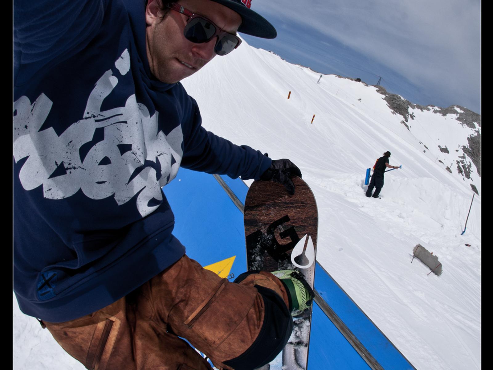 Wojtek_Pawlusiak-tailgrab_to_wallride-Dachstein-Deutinger_Markus.jpg