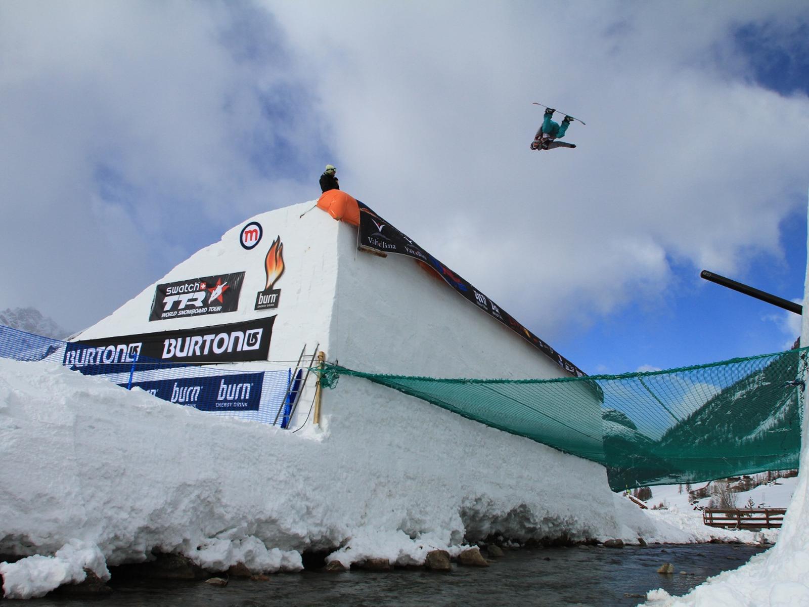 01_BurnRiverJump_Day_cBurton.jpg