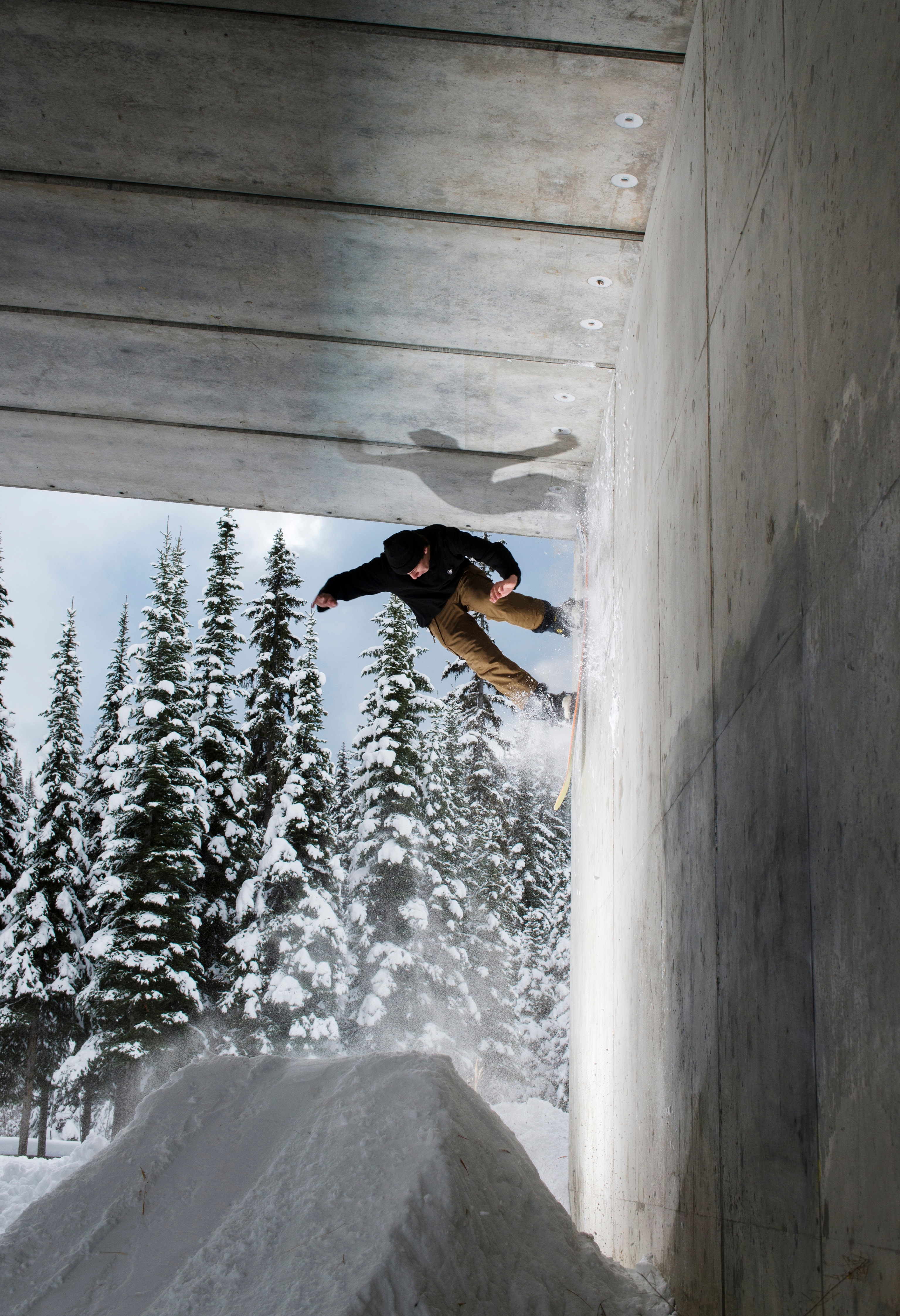 TommyVan_Frontblunt_SunPeaks_ZuzyRocka.jpg