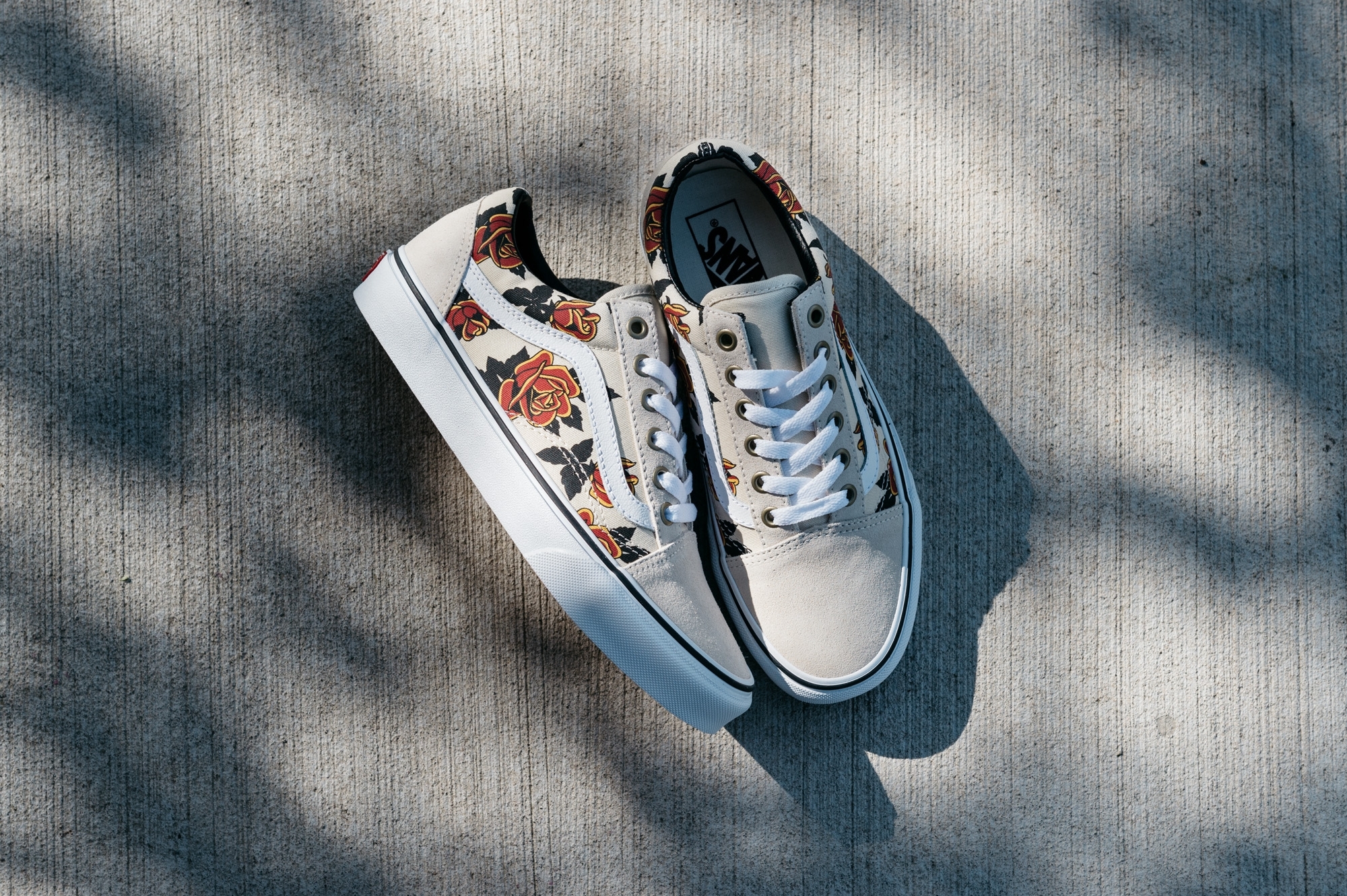 FA19_Snow_OldSkool_VN0A4BV5VZM_MaryRand_TurtDvTrWh_ElvPair20.jpg