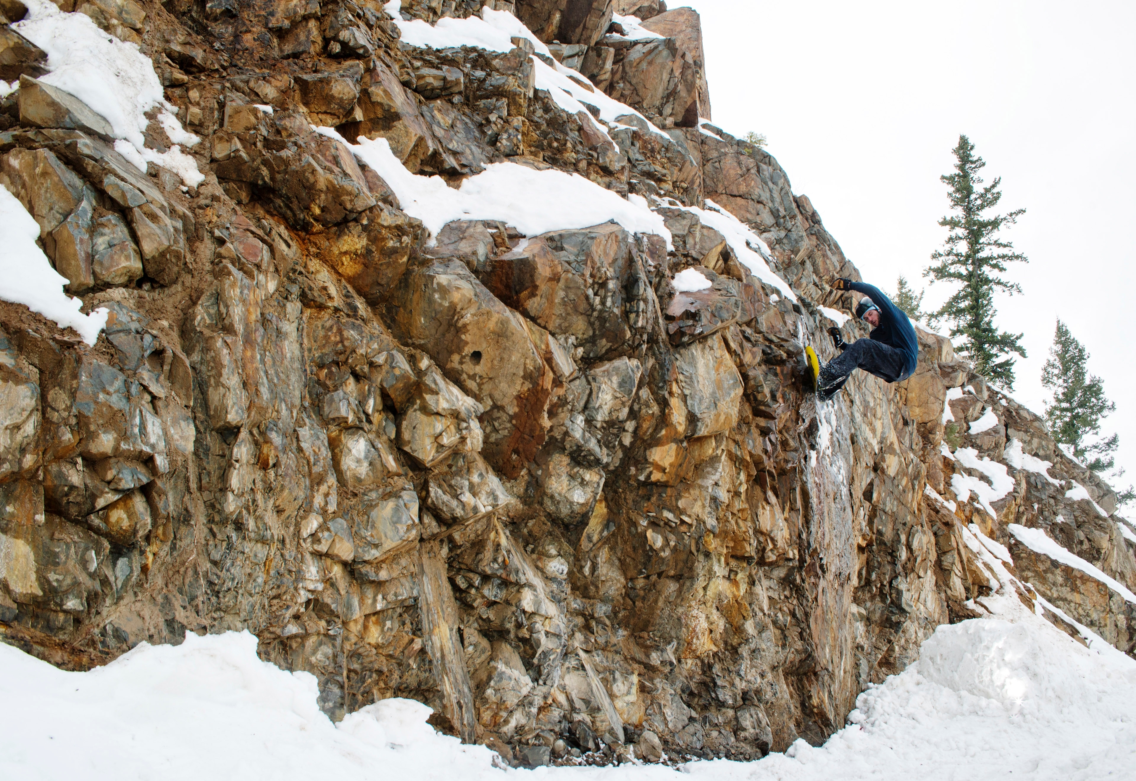 BryceBugera_FrontSideWallRide_Kamloops_ZuzyRocka.jpg 1