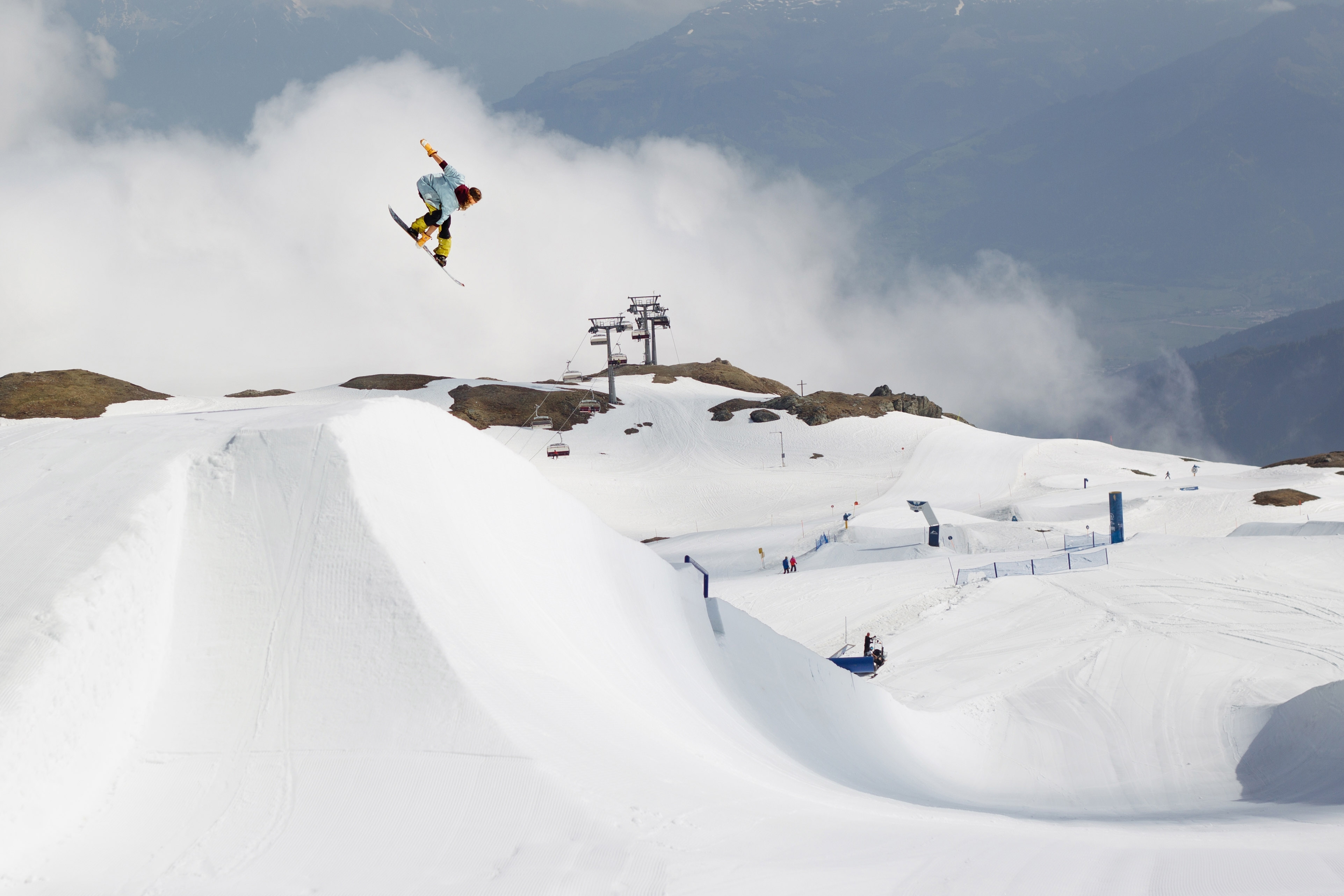 LenJørgensen_IndyDroppin_Kitzsteinhorn_EvgenyPavlov.jpg