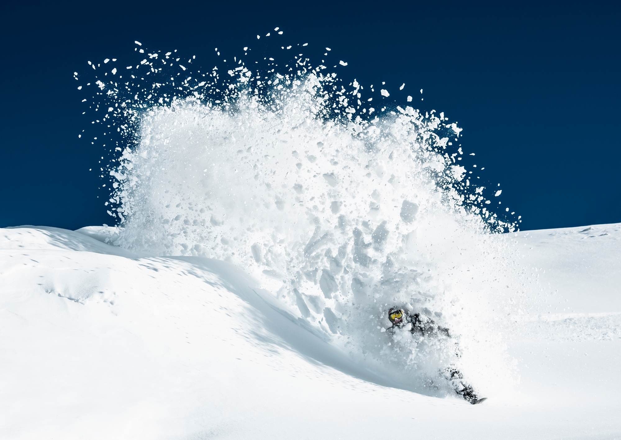 DenizCinek_Spray_1_Oberalppass_DominicZimmermann.jpg